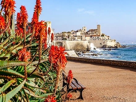 architecte-interieur-antibes Vue d’Antibes – services de rénovation, conception et maîtrise d’œuvre pour optimiser vos travaux immobiliers avec Imaginons Chez Vous