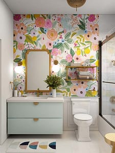 Image de salle de bain avec un mur en papier peint fleuri et coloré