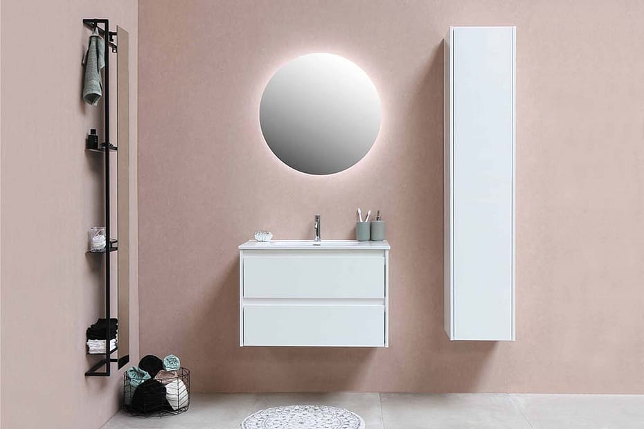 image de salle de bain qui illustre le fait de mettre de la peinture au lieu de la faïence murale dans une salle de bain